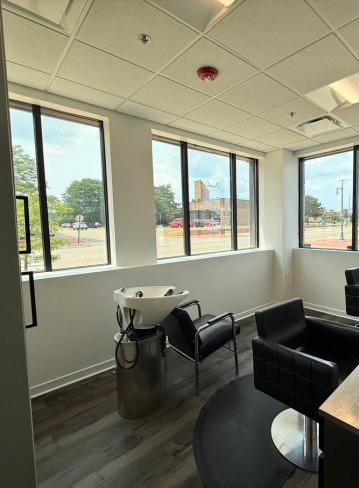 Novi salon suite for rent