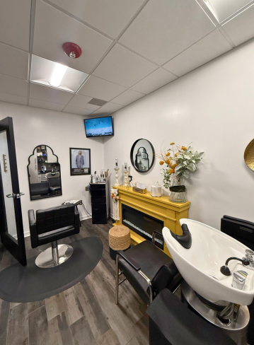 salon suite for rent in Novi, Mi