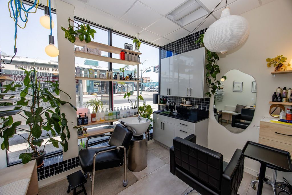 Private Hair Stylist Suite for Rent – North Park Fully equipped salon suite with hair stylist chair and mirror at Broadway North Park